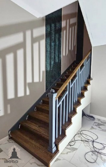 Лестница из Ясеня