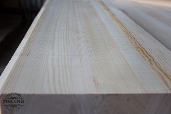 Ступень для лестницы Сосна цельноламельная Размер: 40*300*1000