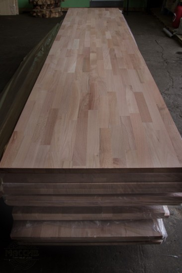 Площадка для лестницы.  Бук. 40*1200*2000